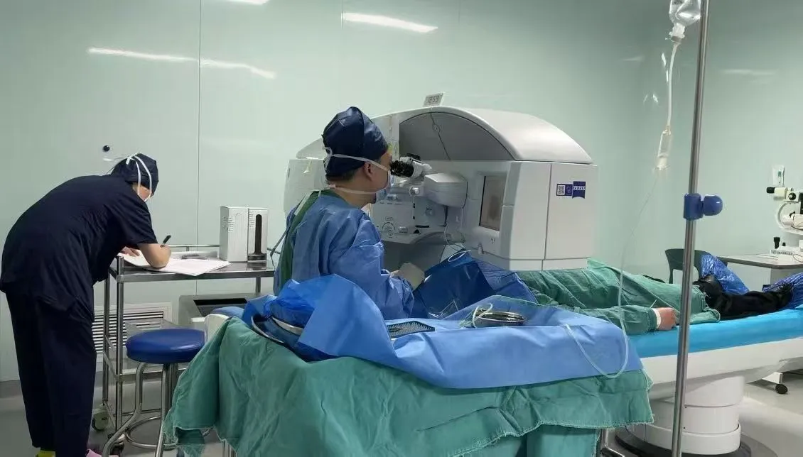 Performing refractive surgery